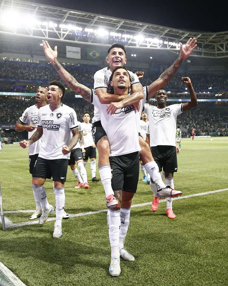 Gregore comemorando o gol marcado na vitória contra o Palmeiras 
