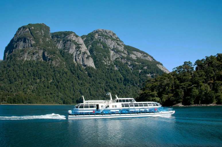 How is the crossing of the Andean lakes, between Chile and Argentina