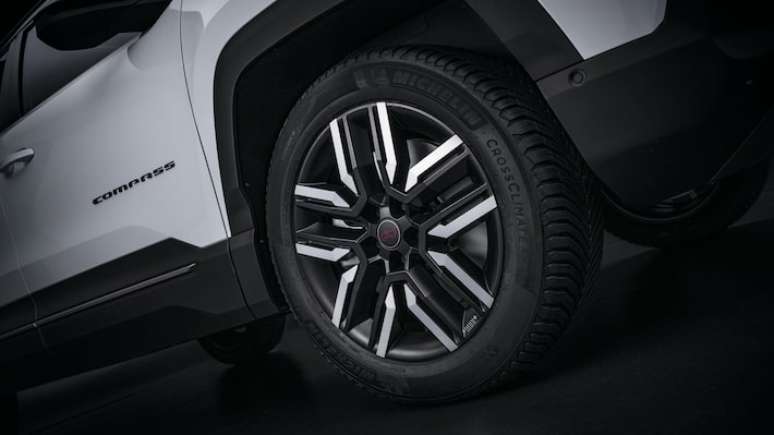 Terceira geração do SUV médio tem mais imagens divulgadas da versão híbrida plug-in 4xe