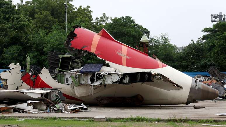 Destroços do avião Boeing 787-8 Dreamliner da Air India, do lado de fora do Aeroporto Internacional Sardar Vallabhbhai Patel, de onde decolou e caiu logo depois, em Ahmedabad, na Índia, em 12 de julho de 2025