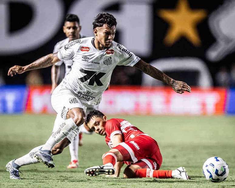 Gabriel Veron teve poucos momentos pelo Santos &ndash;