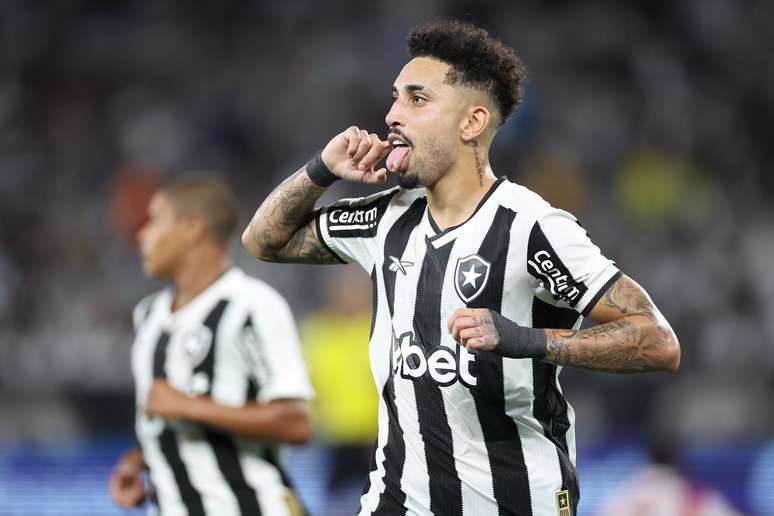 Kau&ecirc;, que perdeu espa&ccedil;o no Alvinegro pode ir para o Porto B 