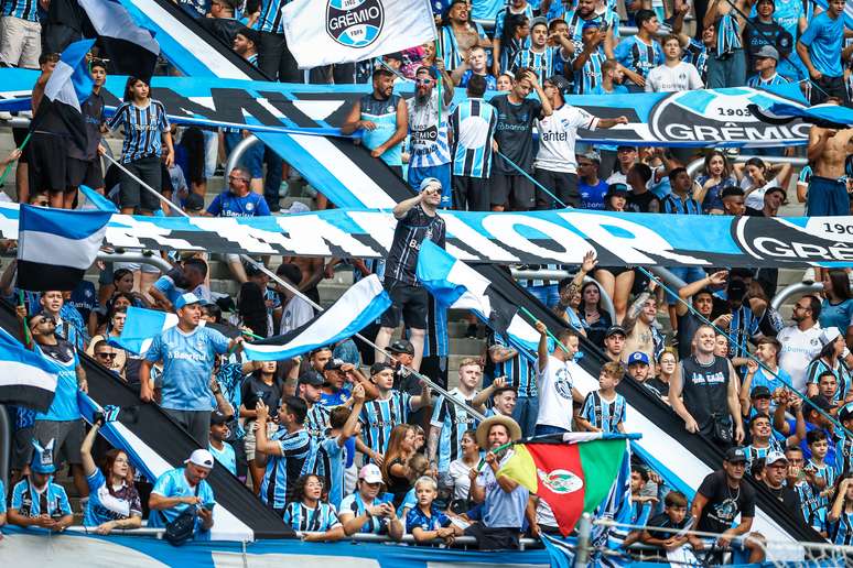 Torcida do Grêmio presente na Arena. 