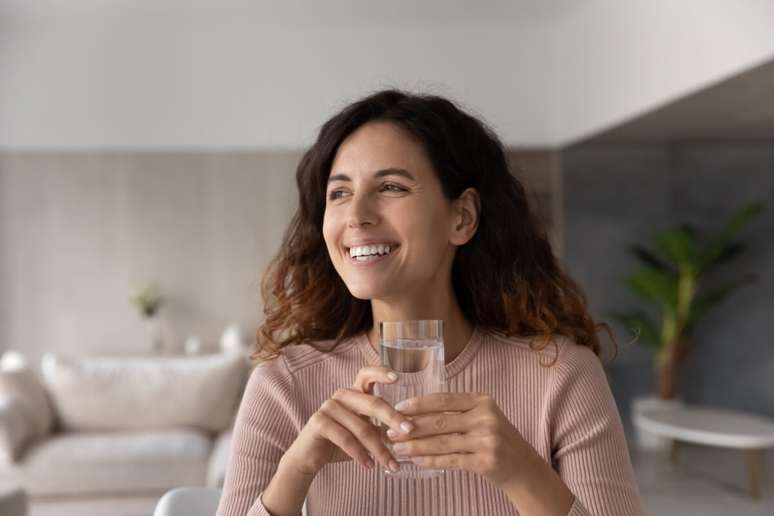 Alimenta&ccedil;&atilde;o equilibrada e ingest&atilde;o de l&iacute;quidos preservam a integridade das unhas 