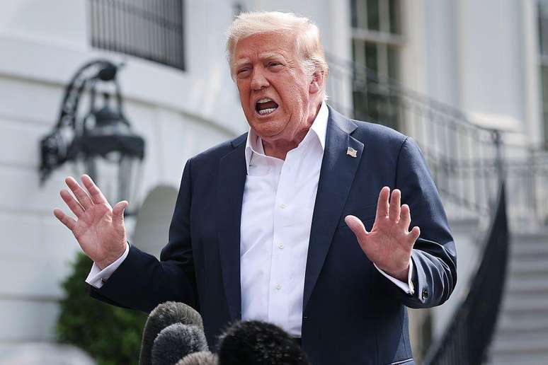 Trump disse que governo deve divulgar o que considera 'crível' no caso Epstein