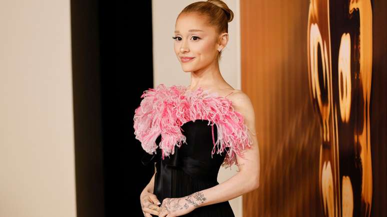 Ariana Grande durante jantar do Oscar 2025