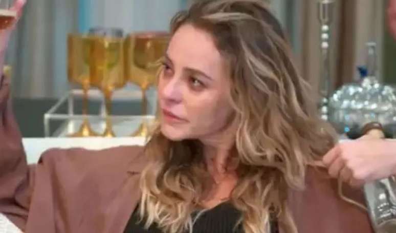 Paolla Oliveira reage após web cobrar 'mambo caliente' em cena icônica da novela 'Vale Tudo': 'Não tocaram...não vale!'.