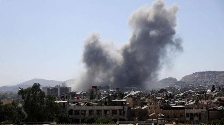 Tr&ecirc;s pessoas foram mortas e 34 ficaram feridas em Damasco, durante os ataques israelenses desta quarta-feira (16/7), segundo o Minist&eacute;rio da Sa&uacute;de da S&iacute;ria