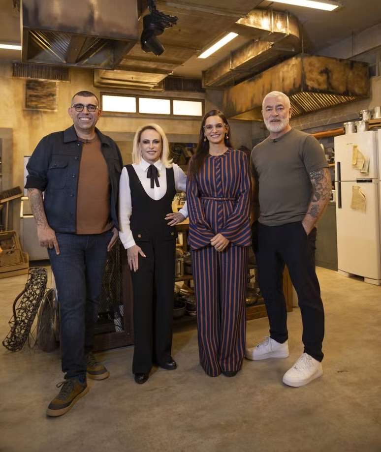 Ana Maria entre os chefs Jefferson Rueda, Renata Vanzetto e Alex Atala