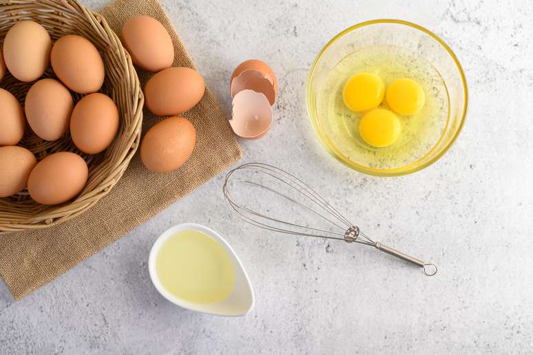 Cor da gema dos ovos tem relação com a alimentação da galinha