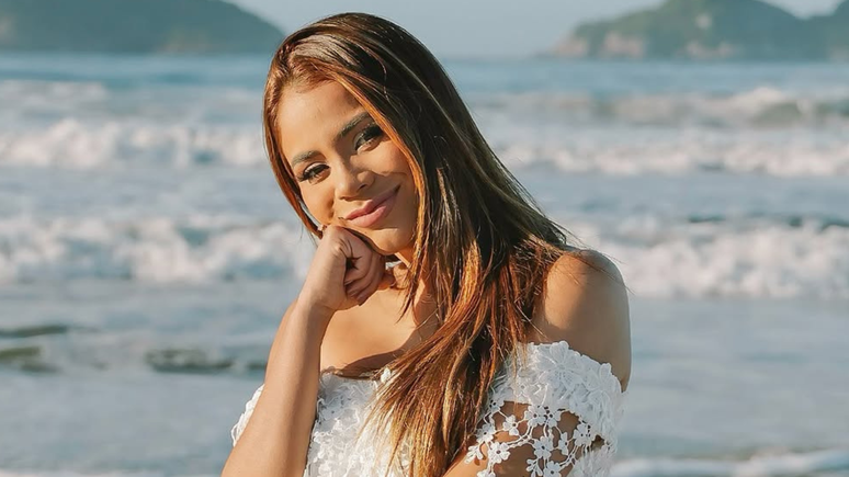 Lexa anuncia doação de enxoval personalizado da filha