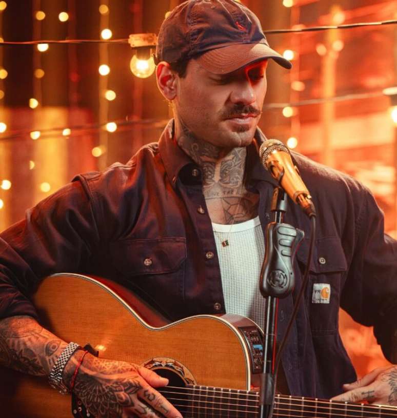 Lucas Luco and his father are indicted for fraud in the sale of luxury cars; Singer denies
