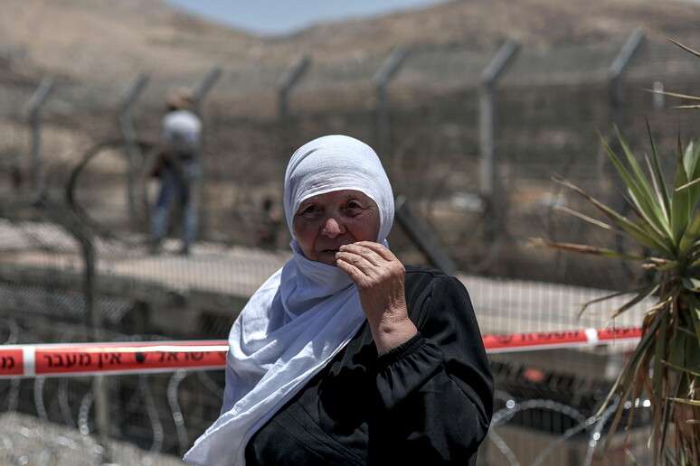 Mulher drusa na fronteira entre Síria e Israel