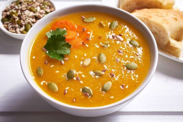 7 Recipes of broth and light creams for cold days