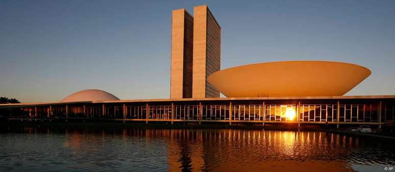 A proposta tramitou no Congresso por 21 anos e estabelece diretrizes nacionais sobre emissão de licenças
