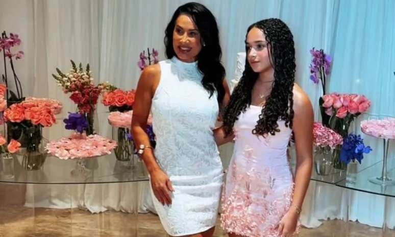 Scheila Carvalho e Giullia