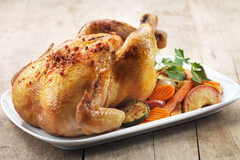 Frango assado com legumes rústicos 