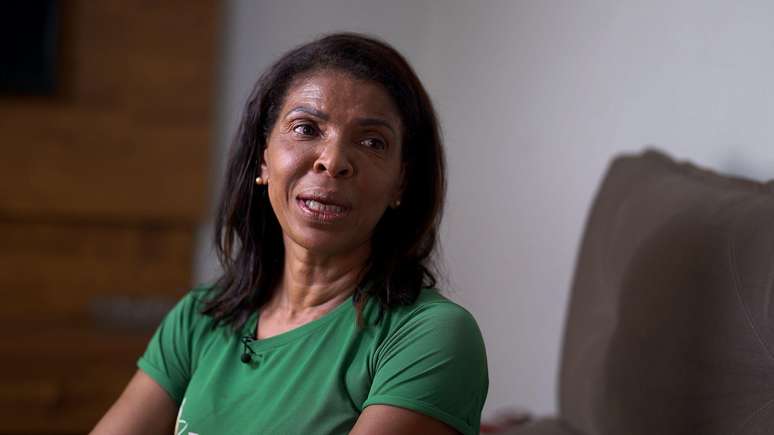 Gelva Consuelo acusou médico de ter feito lipoaspiração 'ultra superficial' em suas costas