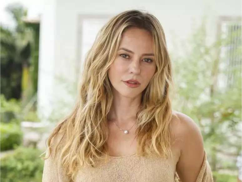 Paolla Oliveira interpretando Heleninha Roitman em Vale Tudo - Foto: Divulgação/Globo