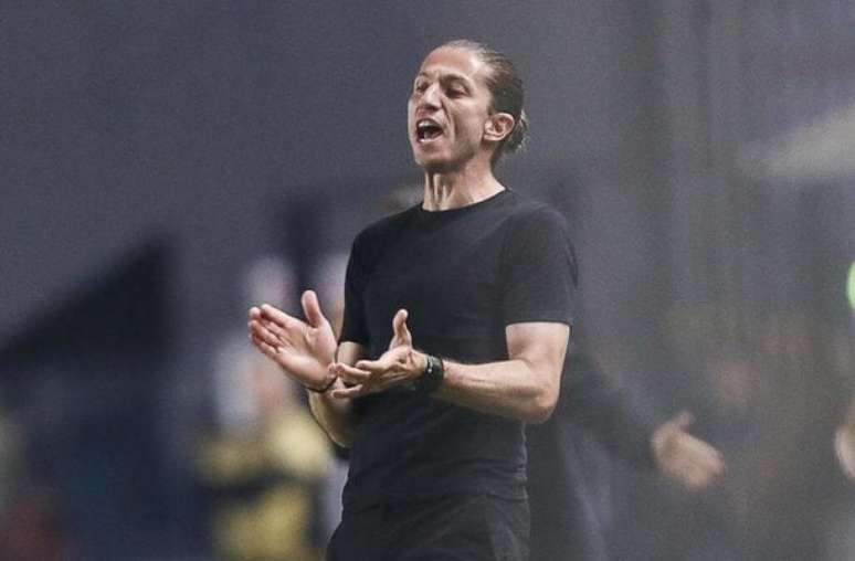 Gilvan de Souza - Legenda: Roberto Assaf faz críticas ao estilo de jogo de Filipe Luís / Jogada10