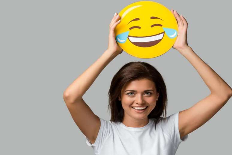 O rosto chorando de rir &eacute; o emoji mais utilizado mundo afora 