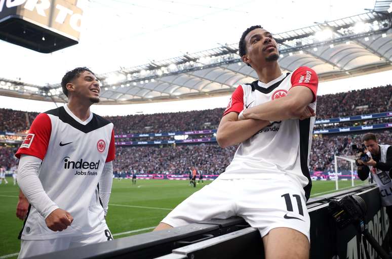 Ekitike comemorando um gol pelo Eintrach Frankfurt 