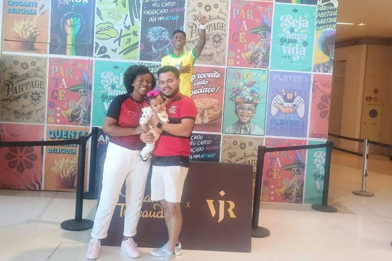 Vinicios ao lado de M&eacute;rcia e Elis &ndash;