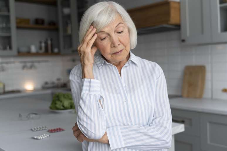 What separates a common oblivion from Alzheimer?