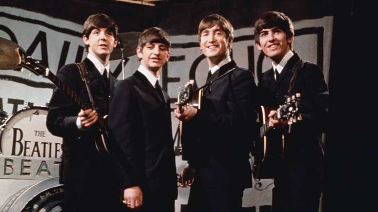 Beatles em 1963 (E-D): Paul McCartney, Ringo Starr, John Lennon e George Harrison -