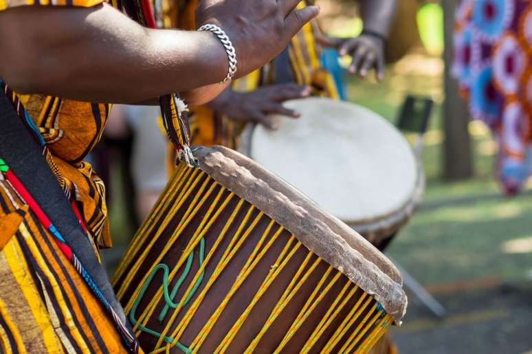 Em Senegal, os viajantes podem aprender a tocar instrumentos de percussão 