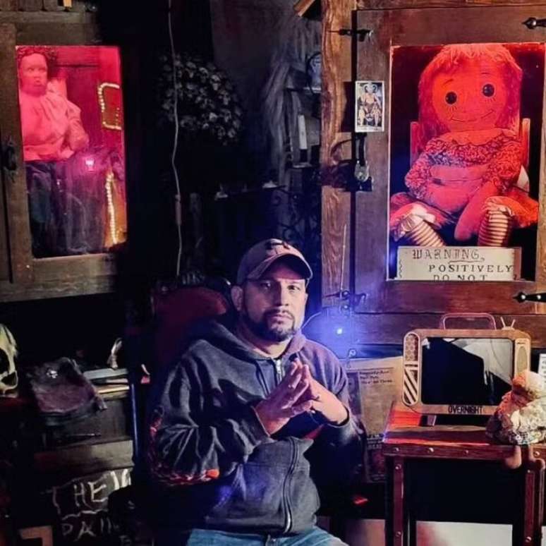O investigador Dan Rivera era responsável por manusear a boneca Annabelle durante a turnê norte-americana.