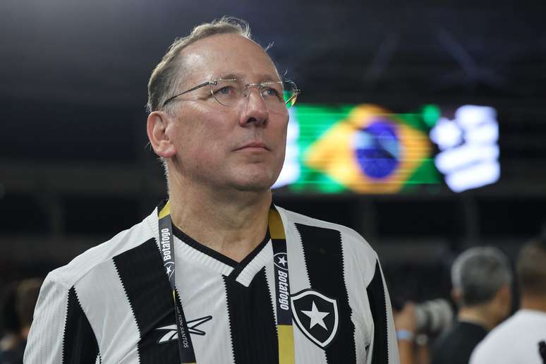 John Textor durante partida do Botafogo 