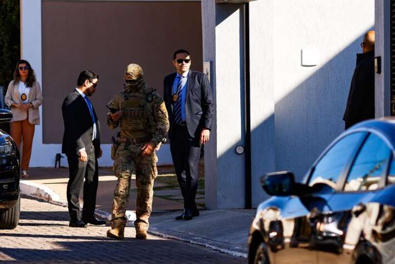 Polícia Federal realizou operação de busca e apreensão na casa de Bolsonaro, em Brasília.