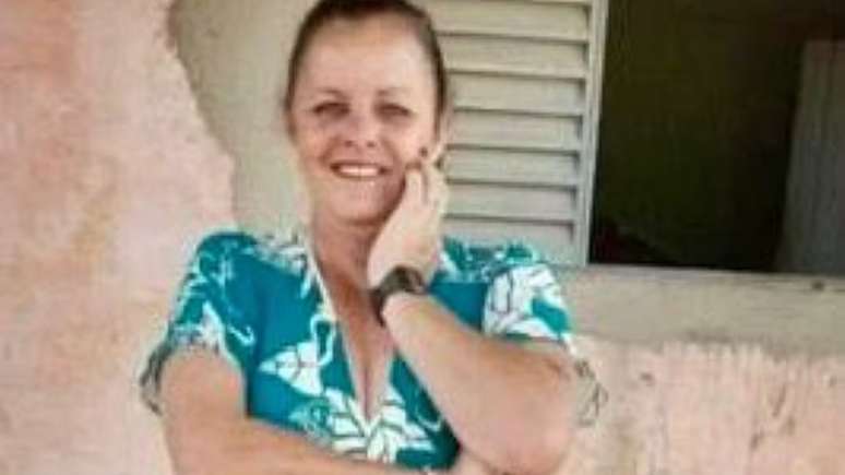 Mulher é encontrada morta com tiro e facadas no quintal de casa em Camanducaia