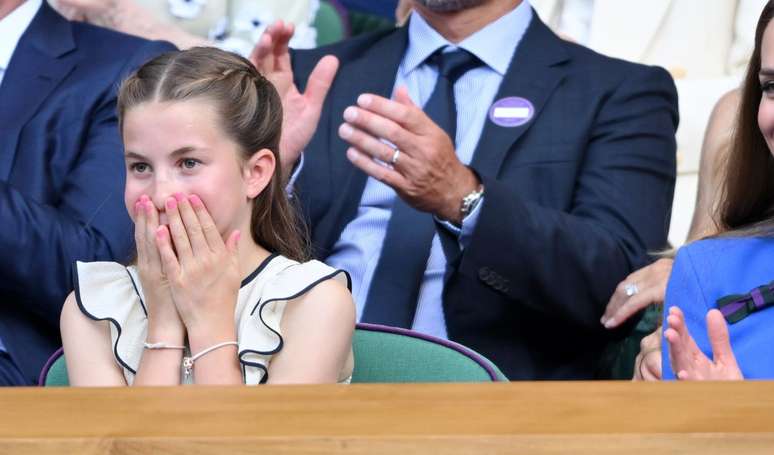 Daughter of Kate Middleton, Charlotte breaks “Princess Nails” and shows a pink rubber nail polish for the first time