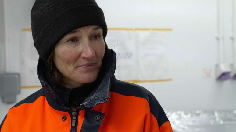 Liz Thomas lidera uma equipe que vai analisar os núcleos de gelo no British Antarctic Survey