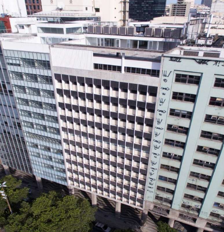 Nas proximidades da Igreja da Candel&aacute;ria, o condom&iacute;nio Jo&atilde;o &Uacute;rsulo ter&aacute; a fachada preservada; reformas acontecer&atilde;o apenas no interior do edif&iacute;cio