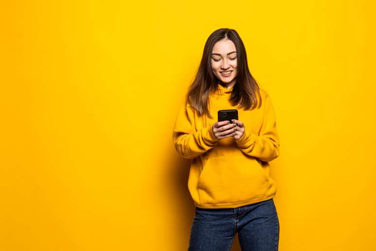 Rendimento automático e cashback ajudam a organizar a vida financeira