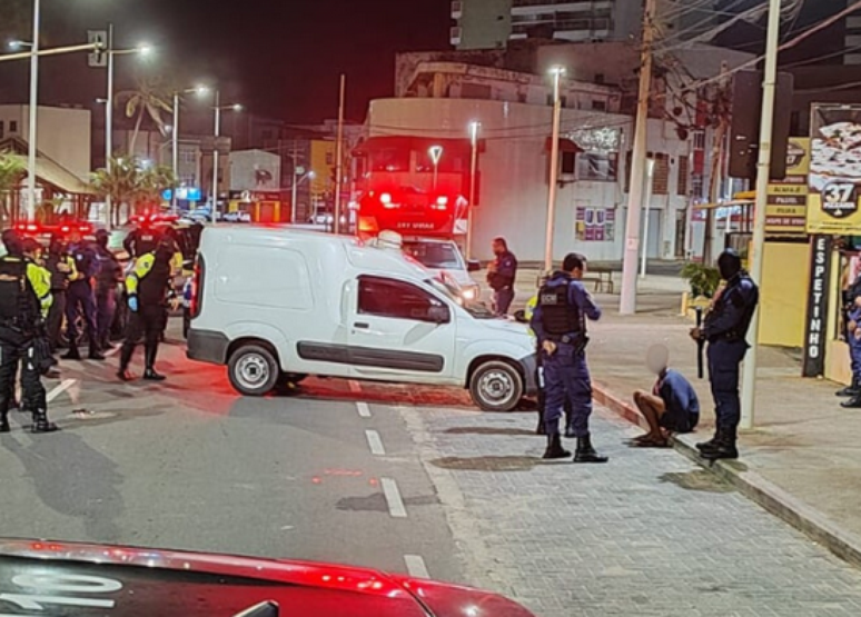 A blitz ocorreu em um ponto da orla de Salvador, na madrugada de quinta-feira, 17