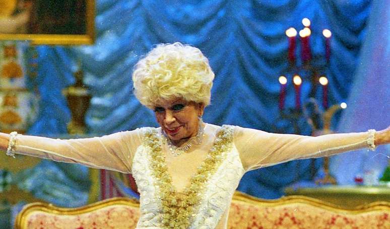 Com quantos anos você descobriu que a icônica Dercy Gonçalves está no Guinness Book? Atriz polêmica quebrou recorde supreendente.