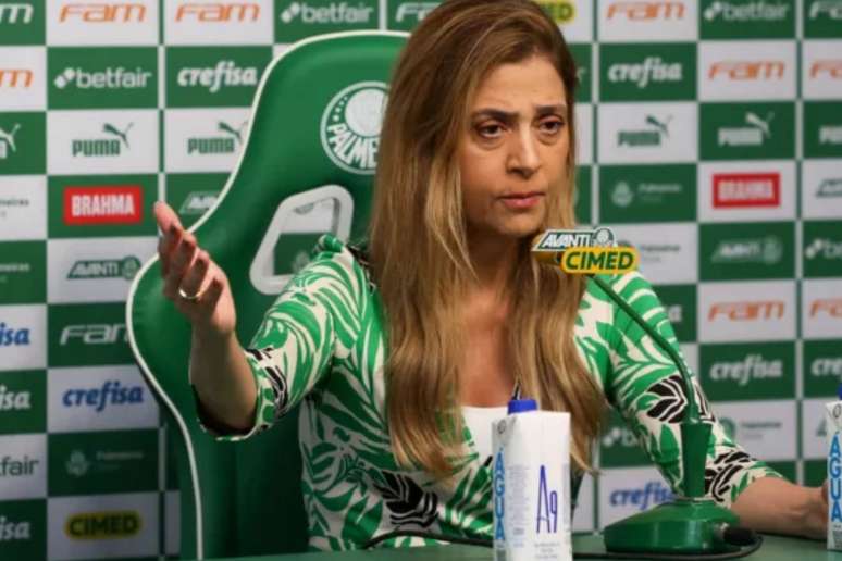 Leila Pereira, presidente do Palmeiras, em entrevista coletiva