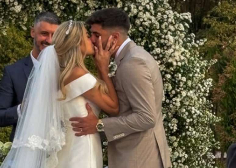 Lucas Beraldo, from PSG, marries Rafaela Albino during the ceremony in San Paolo