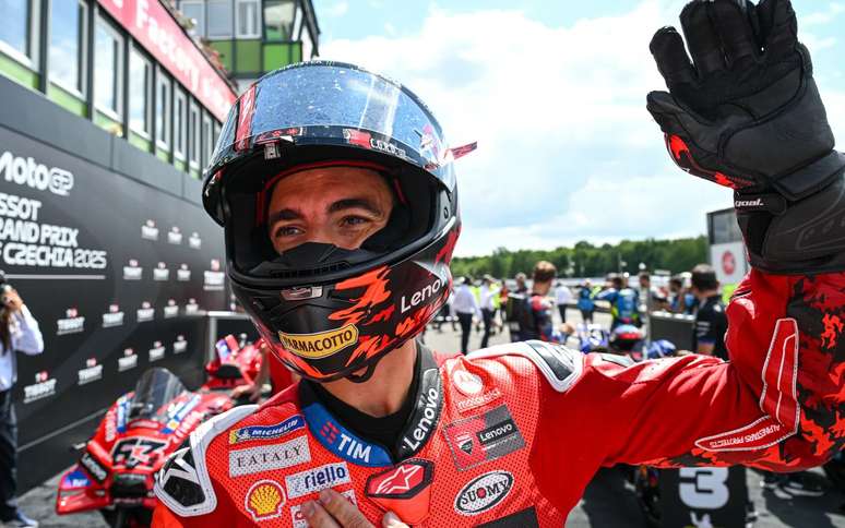 Bagnaia é pole position em Brno 
