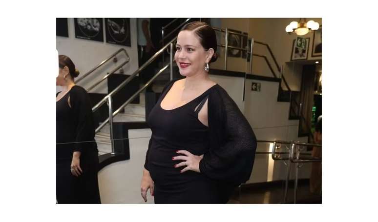 Leandra Leal anunciou em março que estava à espera de seu segundo filho fruto do seu relacionamento com o fotógrafo Guilherme Burgos!.