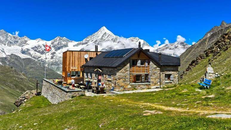 Os Alpes Su&iacute;&ccedil;os s&atilde;o o cen&aacute;rio perfeito para esconder um grande n&uacute;mero de bunkers