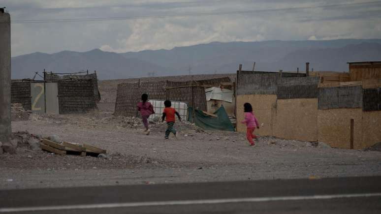 A população de Pampa Clemesí diminuiu nos últimos anos. Os moradores que ficaram pedem serviços básicos, como eletricidade e saneamento.
