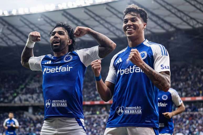 Gabigol comemora um dos gols ao lado de Kaio Jorge &nbsp;Gustavo Aleixo/Cruzeiro