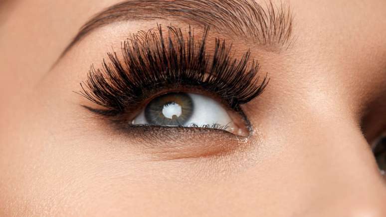Eyelashes that lengthens the Russian volume? Understand what the technique is Eyelashes that lengthens the Russian volume? Understand what the technique is