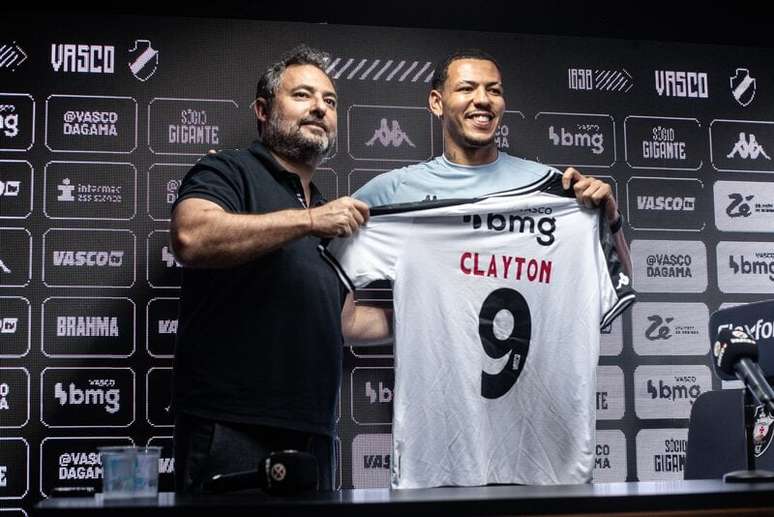 O atacante em sua apresenta&ccedil;&atilde;o com Alexandre Mattos &ndash;