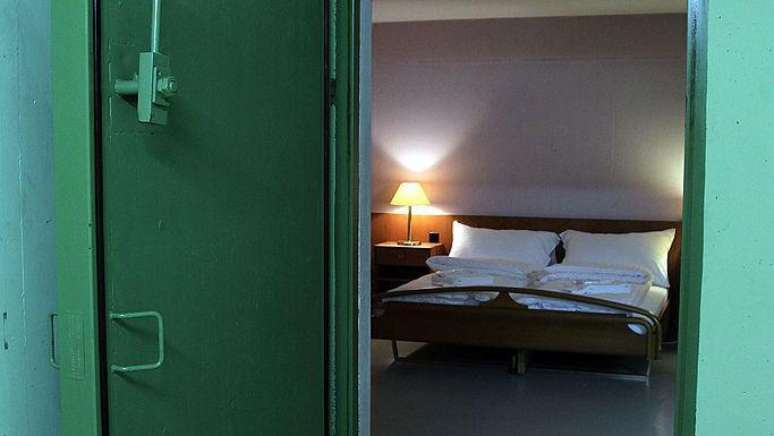 Alguns bunkers foram transformados em hot&eacute;is tem&aacute;ticos